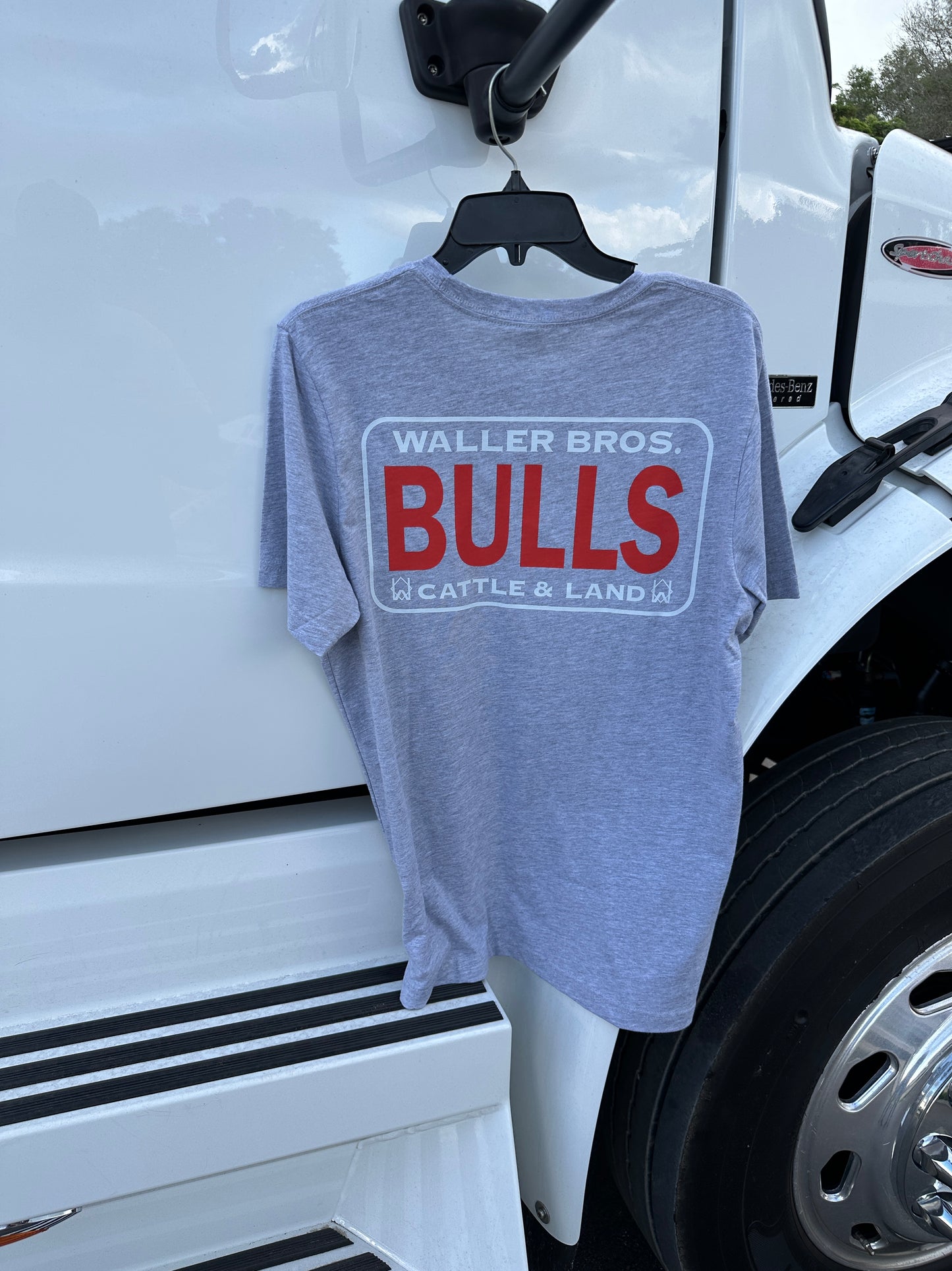 Waller Brothers Cattle & Land BULLS Gildain Soft Style T-shirt