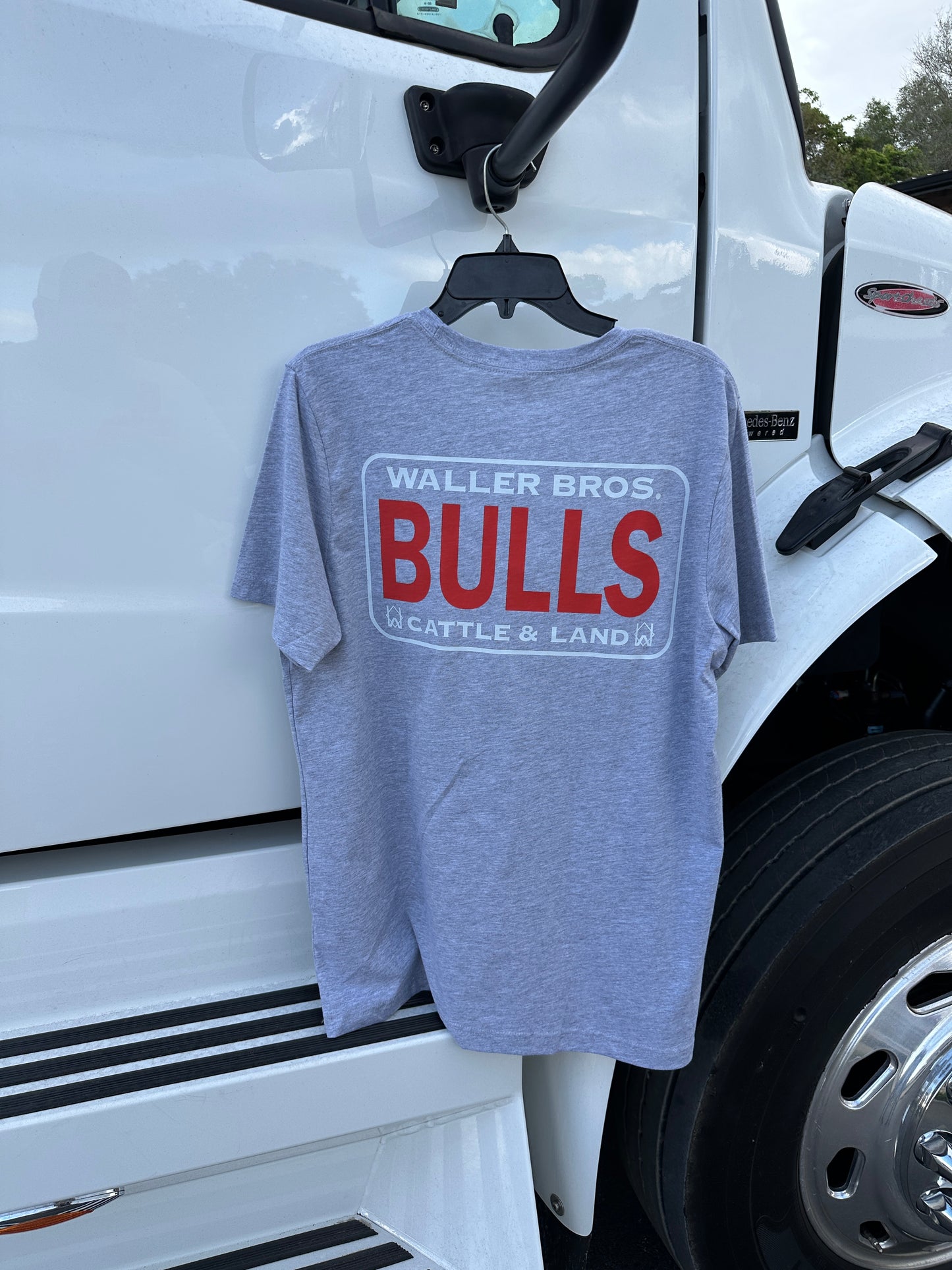 Waller Brothers Cattle & Land BULLS Gildain Soft Style T-shirt